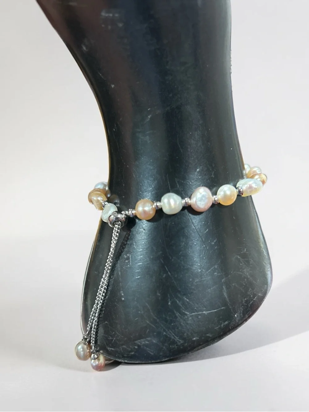 Janes Pearl Lustrous White Freshwater Pearl Adjustable Bracelet